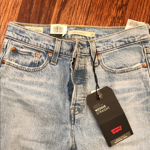 Levi's Light Blue Ripped Jeans.SZ 26. NWT - Picture 3 of 10